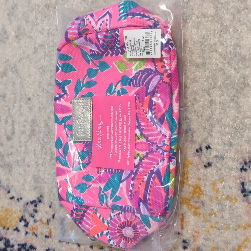 New unopened Lilly Pulitzer Cosmetics Pouch 'Shes too fly'